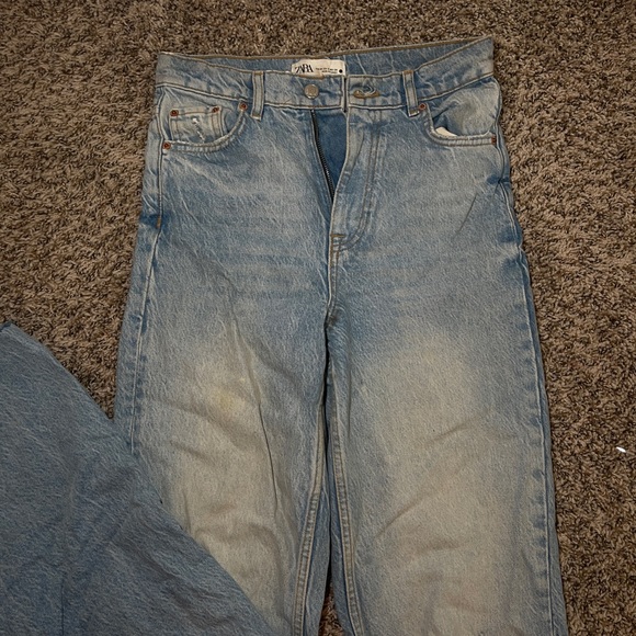 zara high rise light wash jeans size 2 with two rips on both knees bootcut - Picture 2 of 4
